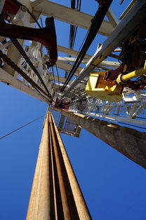 大连内涝危机,车辆被冲入2米深水渠的警示与反思 大连内涝危机,车辆被冲入2米深水渠的警示与反思