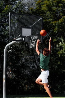 探索篮球的广阔天地，大型篮球场的魅力与影响